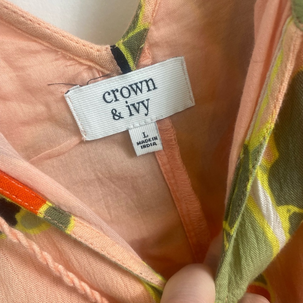 Crown & Ivy NWT Peach Floral V-Neck Dress - Picture 3 of 6